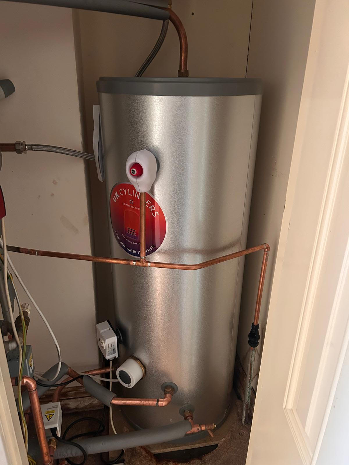 Hot water cylinder installation with copper pipework